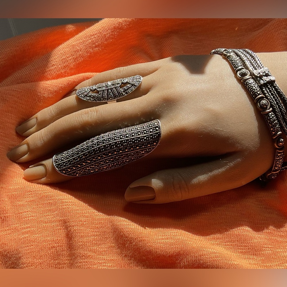 Kanishka New York LRG Sterling Silver Swarovski Marcasite knuckle Statem…